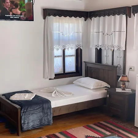 Genti Πανσιόν 3*